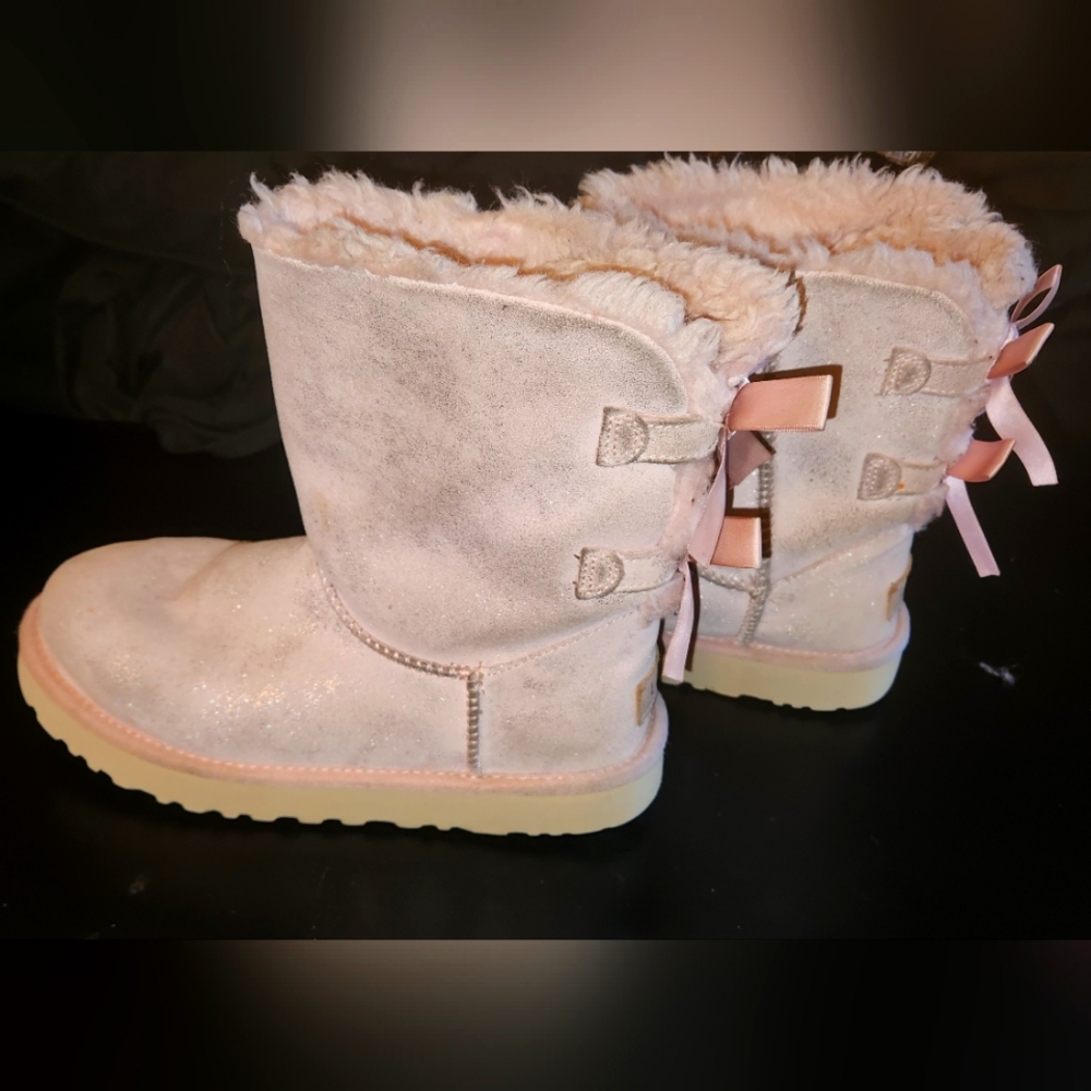 Pink bow uggs